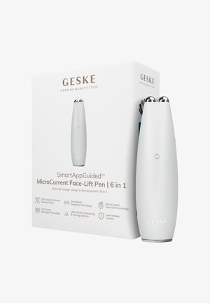 Stylo de lifting du visage GESKE MicroCurrent avec double sphère en métal, design blanc élégant, présenté à côté de son emballage blanc mettant en avant les fonctionnalités et la technologie.