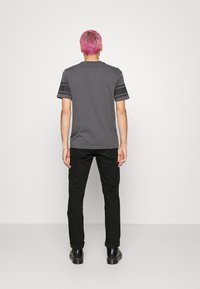 Only & Sons ONSNFL LIFE TEE - T-shirt estampada - asphalt