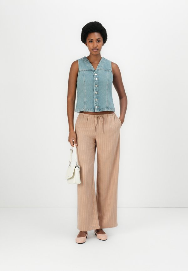 SABETH VEST - Waistcoat3