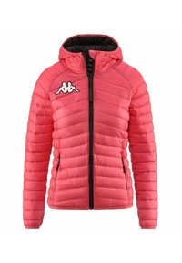 Giacca imbottita rosa con cappuccio, dotata di cerniera nera, tasche laterali e logo sul petto. Distintivo texture trapuntata in tutto.