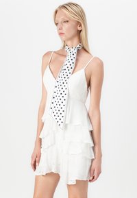 Hollister Co. V NECK RUFFLE TIER MINI DRESS PRETTY - Vapaa-ajan mekko - white