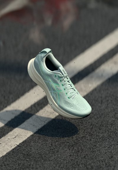ASICS GEL KAYANO 32