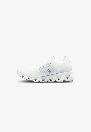 On CLOUDSWIFT - Pantofi de alergare pe asfalt - white frost