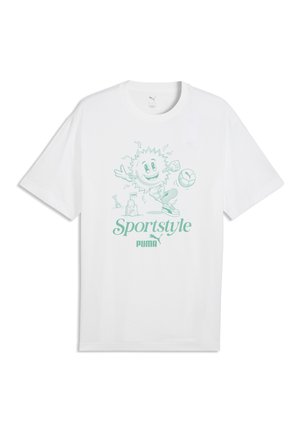T-shirt blanc Puma avec un personnage de soleil souriant en train de taper dans un ballon de football, accompagné d'un château de sable, du texte "Sportstyle" et du logo Puma en turquoise.