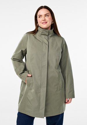 MIT TASCHEN UND HOHEM KRAGEN - Korte frakker - deep lichen green