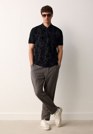 FLOCKED - Bluză polo - black floral