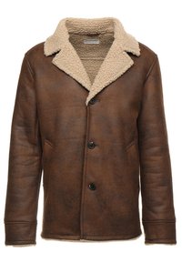 Brązowa kurtka ze sztucznej skóry z beżowym kołnierzem z baranka, zapinana z przodu na guziki, z bocznymi kieszeniami i gładką teksturą.