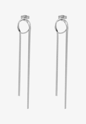 Silberne Ohrringe aus Metall mit einem kreisförmigen Ringdesign und langen, dünnen hängenden Ketten. Sie haben eine glatte, polierte Oberfläche.