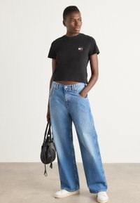 Tommy Jeans US FLAG TEE - T-shirt med print - black
