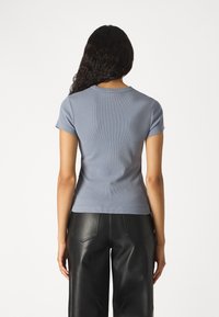 DRYKORN KOALE - Basic póló - blau