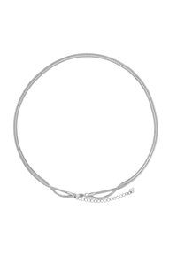Collana d'argento con un design flessibile e intrecciato, dotata di un gancio sicuro e di una catena regolabile per la personalizzazione della lunghezza.