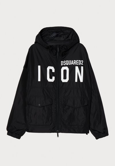 Schwarze Windbreaker-Jacke mit Kapuze, ausgestattet mit weißem "DSQUARED2 ICON"-Text auf der Vorderseite, zwei Fronttaschen und elastischen Bündchen.