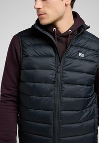 Lee STAND COLLAR PUFFER FOR REGULAR FIT - Weste - black
