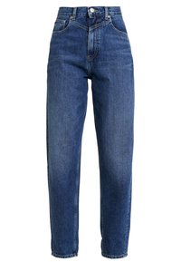 Tummansiniset, korkeavyötäröiset, suorahkoilla lahkeilla varustetut farkut, joissa haalistunut viimeistely, nappikiinnitys ja klassinen viiden taskun malli.