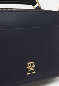 Tommy Hilfiger ICONIC CAMERA BAG - Umhängetasche - space blue