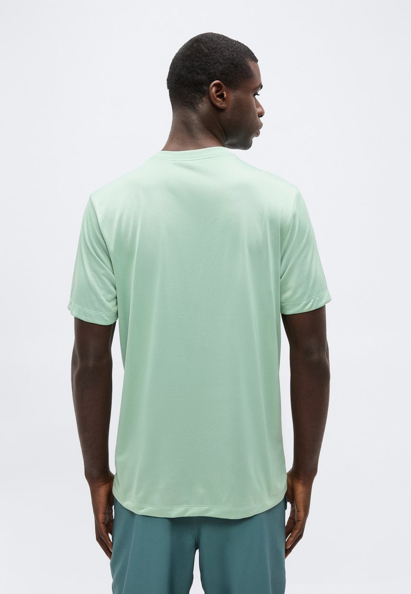 Nike Performance TEE RESET - Sportovní tričko - steam/black