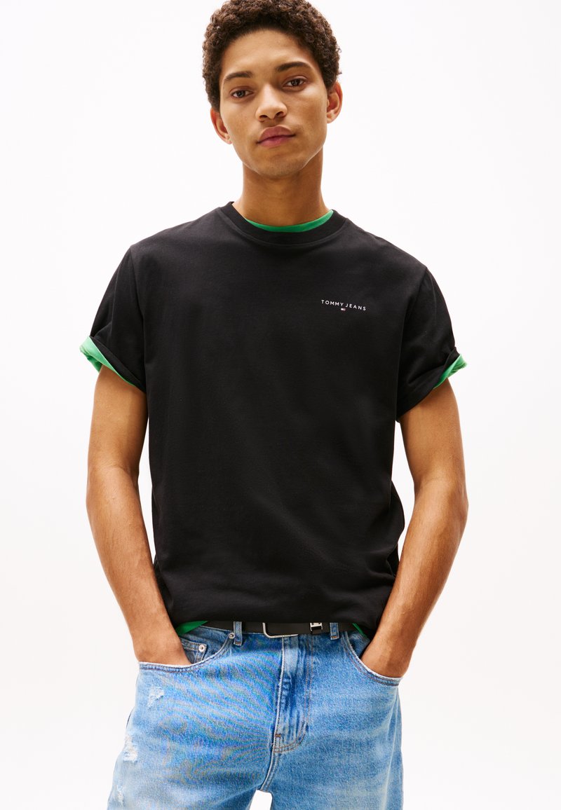 Tommy Jeans - SLIM LINEAR CHEST TEE  - Basic T-shirt - black, Enlarge