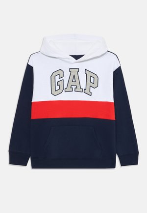 Felpa con cappuccio in cotone blu navy, bianco e rosso. Presenta il logo "GAP" in grigio, tasca frontale e polsini a coste.