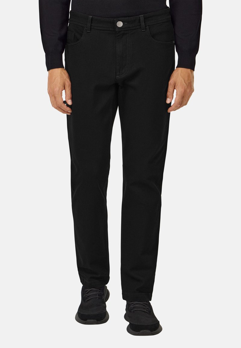 Černé džíny s klasickým rovnýms střihem, se zipem, knoflíkovým zapínáním a pěti kapsami. Hladký povrch, bez vzorů.