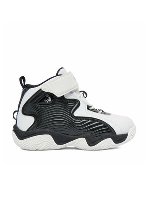 Scarpa da sport alta nera e bianca con motivo laterale texturizzato, cinturino in velcro, lacci e suola spessa scanalata.
