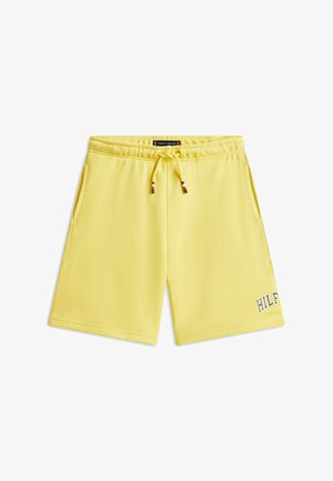 Gule shorts med snøre, sidelommer og "HILF" broderet nær venstre kant, elastisk taljebånd og Tommy Hilfiger-mærke indeni.