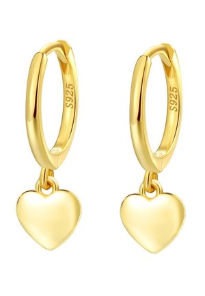 Gouden creolen met gladde hartvormige hangers en "S925" gegraveerd aan de binnenkant van elke ring, wat duidt op een basis van sterlingzilver.