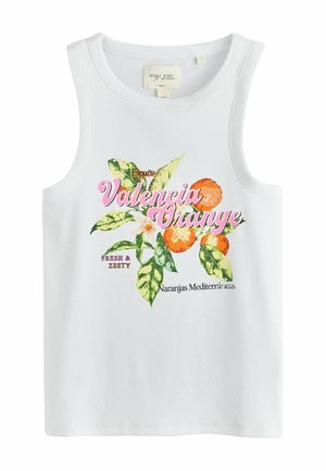 Weißes geripptes Tanktop mit einem bunten Druck von Orangen und Blättern, versehen mit den Textelementen "Valencia Orange" und "Fresh & Zesty".