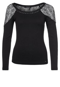 Schwarzer Pullover mit langen Ärmeln und Spitzenakzenten auf den Schultern sowie einem breiten Ausschnitt. Glatte Textur mit figurbetontem Schnitt und geripptem Saum.