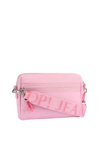 Borsetta a tracolla in nylon rosa con un compartimento principale con zip, tasca frontale con zip e tracolla regolabile con la scritta "POP! JEAN" in rilievo.