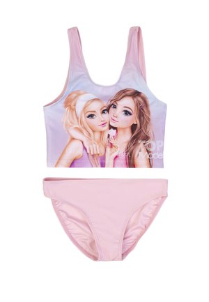Costume da bagno due pezzi rosa con top che presenta un'illustrazione di due ragazze che si abbracciano, una con in mano un gelato rosa, e la scritta "Top Model".