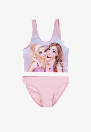 Costume da bagno due pezzi rosa con top che presenta un'illustrazione di due ragazze che si abbracciano, una con in mano un gelato rosa, e la scritta "Top Model".