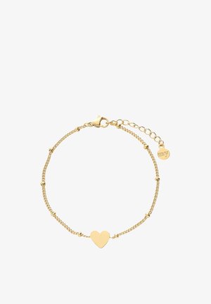 Bracelet délicat en chaîne d’or avec petites perles, breloque en forme de cœur au centre, fermoir mousqueton et chaîne réglable avec étiquette ronde gravée.