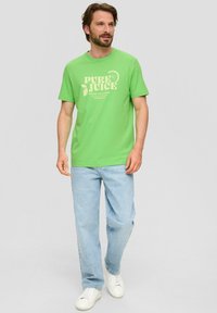 s.Oliver FRONTPRINT - T-shirt print - grün