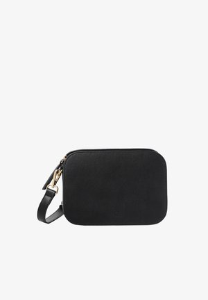 Černá kožená taška s zaobleným obdélníkovým tvarem. Má zipové uzávěr a odnímatelný popruh. Hladký povrch s doplňky ze zlaceného kovu.