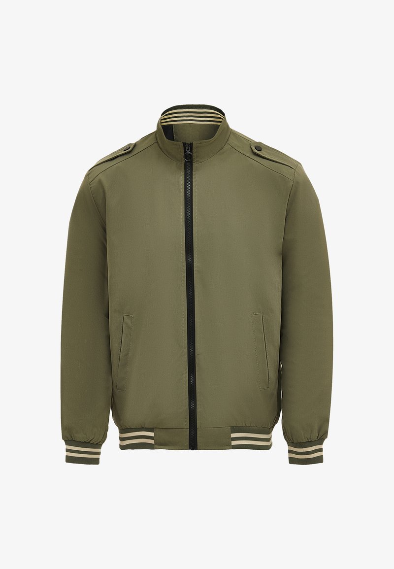 Olivgrüne Bomberjacke mit Reißverschluss vorne, gerippten Bündchen und Kragen; verfügt über Seitentaschen und Schulterknöpfe als Detail.