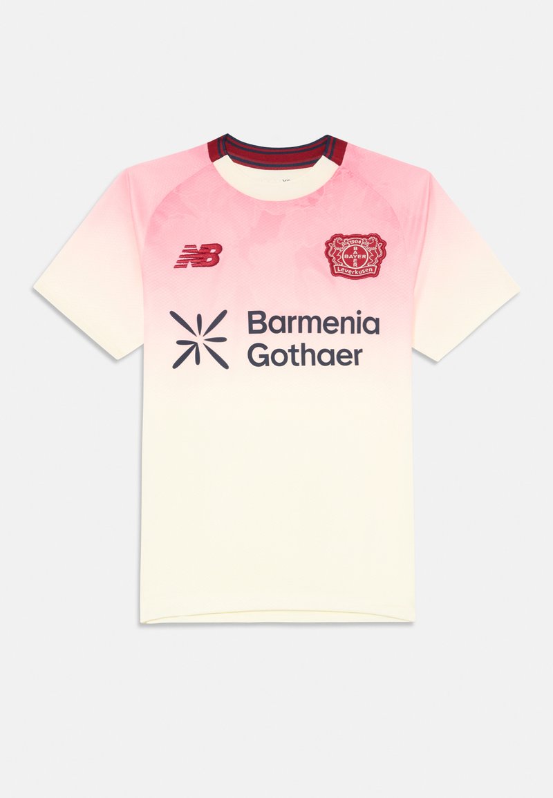 Ružovo-biely gradientový futbalový dres, krátky rukáv, s okrúhlym výstrihom. Obsahuje logo New Balance, emblém klubu a text sponzora v čiernej farbe.