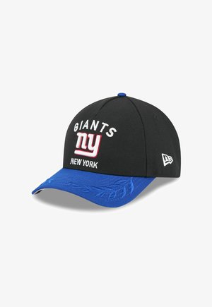 Schwarze Kappe mit blauer Kante, mit gestickten Logos "GIANTS", "ny" und "NEW YORK" in Weiß und Rot. Enthält Logodetails an der Seite.
