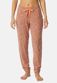 Bloemdruk pyjamabroek in koraal met witte en blauwe accenten, voorzien van een trekkoord in de taille en taps toelopende enkels, gemaakt van zachte, lichte stof.