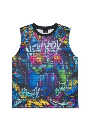 Top senza maniche con design colorato a graffiti che presenta un grande controller di videogioco e la parola "NEWARK" su uno sfondo di muro di mattoni.