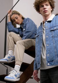 New Balance 550 UNISEX - Sapatilhas - white/team carolina