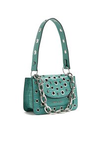 Tyrkysová kabelka z umělé kůže s kovovými očky, řetízkem a texturovaným povrchem. Kompaktní obdélníkový tvar s klopovým uzávěrem.