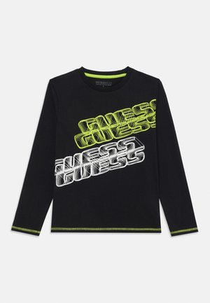 Schwarzfarbiges Langarm-T-Shirt mit diagonalen Text in Neon-Grün und Weiß, mit kontrastierender Naht entlang des Kragens und der Bündchen.