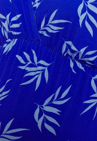 Envie de Fraise EVI - Vestido de malha - bright blue/light blue