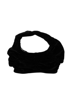 Sort rynket velourhåndtaske med kort håndtag og lynlåslukning, designet til håndbåret eller skulderbåret brug.