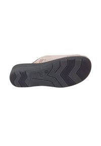 Calzature con una suola in gomma nera testurizzata caratterizzata da motivi a zigzag, completate da un materiale superiore beige.