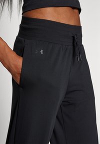 Under Armour MOTION OPEN PANT - Treningo apatinė dalis - black/white