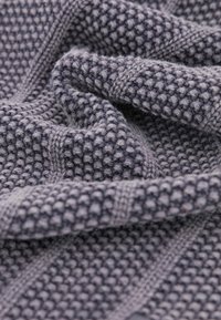 Guess Écharpe - grijs