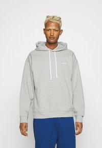 Levi's® TAB HOODIE UNISEX - Jersey con capucha - light mist heather
