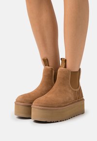 UGG Botines con plataforma - cognac