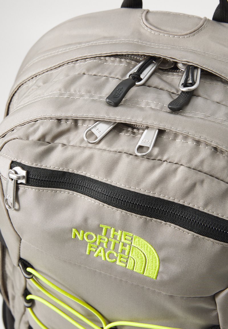 barber travel backpack Cocco Mobile Station, Hard Shell – Elegant Barber Zone Jansport Right Pack Backpack and 1 large pocket PoplinRaspberryStripe Color:Patchwork: Nouveau Green